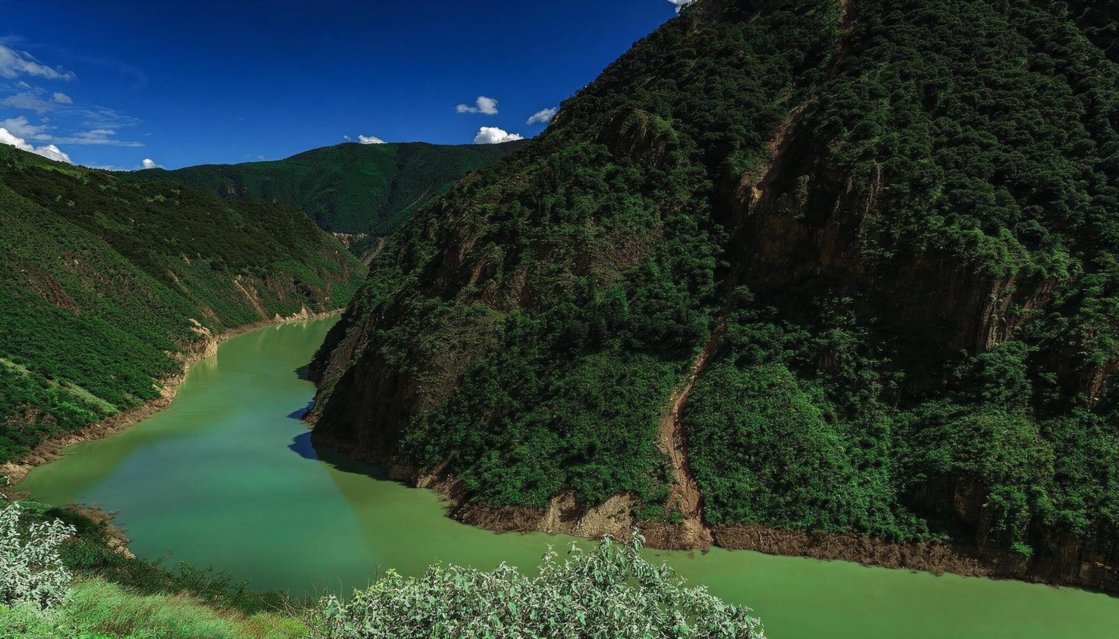 雅砻江大峡谷
